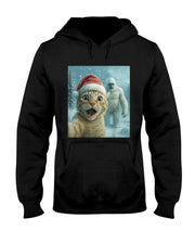 Funny Cat Santa Hat Yeti Christmas Snow Meme Cool Selfie T-Shirt