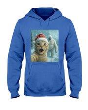 Funny Cat Santa Hat Yeti Christmas Snow Meme Cool Selfie T-Shirt