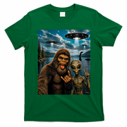 Bigfoot Alien Selfie Rock On Peace Sign UFO Sasquatch T-Shirt - Irish Green