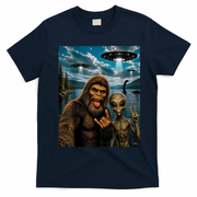 Bigfoot Alien Selfie Rock On Peace Sign UFO Sasquatch T-Shirt - Navy Blue