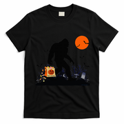 Funny Halloween Bigfoot Trick or Treating Bigfoot T-Shirt - Black