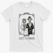 Halloween Skeletons Bride And Groom Just Married Funny T-Shirt - White