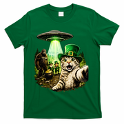 St Patricks Day Cat Selfie Leprechaun Bigfoot UFO T-Shirt - Green